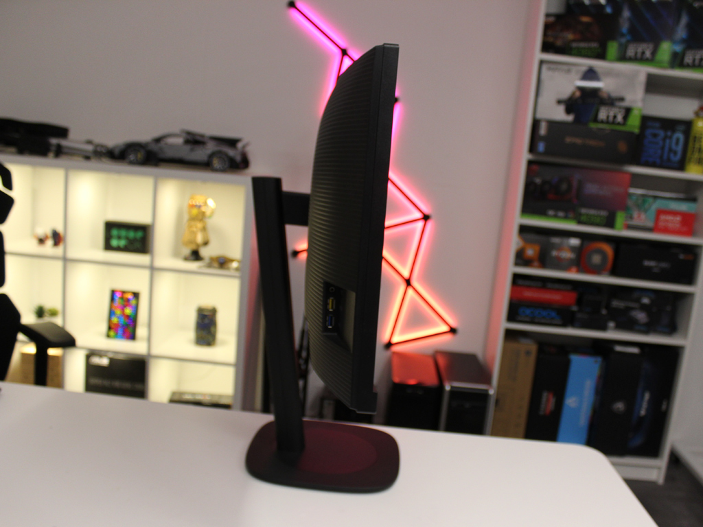 Philips 3000 Series 34B2U3600C ‒ Seitlich, links.